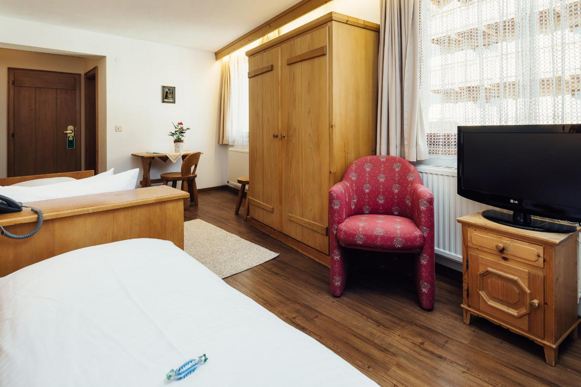 סרפהאוס Hotel Komperdell מראה חיצוני תמונה